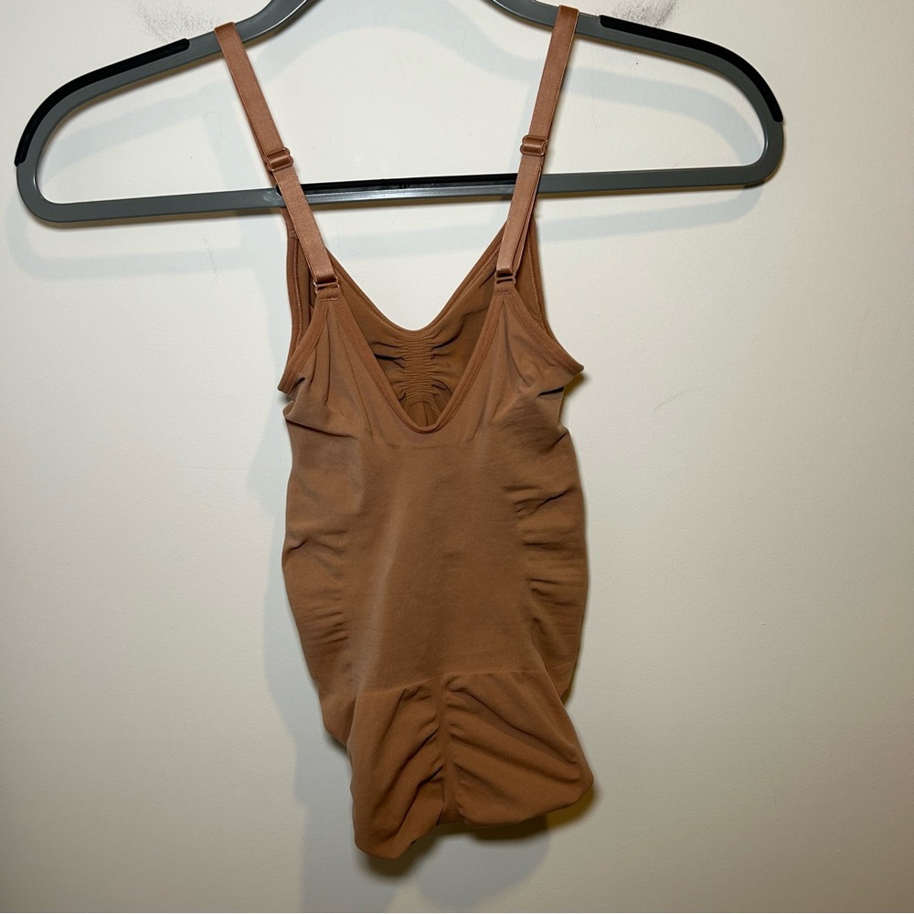 Skims Seamless Sculpt Brief Bodysuit Tan Size Small/Medium - Picture 4 of 5